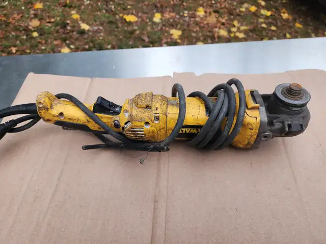 DeWalt D28065 Angle Grinder (125mm)423430576868567049