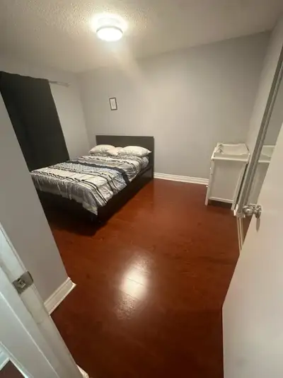 House Details: 3 bedrooms, 1.5 bathrooms Each room is rented separately on a daily, weekly, or month...