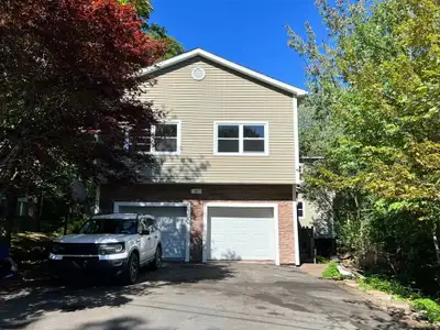 Unfurnished room on Bedford Hwy with great natural light and a clean, comfortable setup. The home ha...