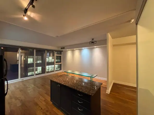 A+ Location!! 1+1 bed, 2 baths, large unit for rent!