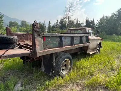 Dodge D500 Dump Truck Believe to be 1967 with 318 engine Eaton 2 speed axle Truck was running fine w...