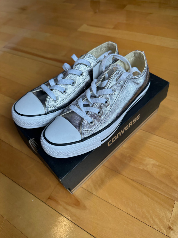 Souliers Converse NEUFS - NEW Converse shoes in Women's - Shoes in Laval / North Shore
