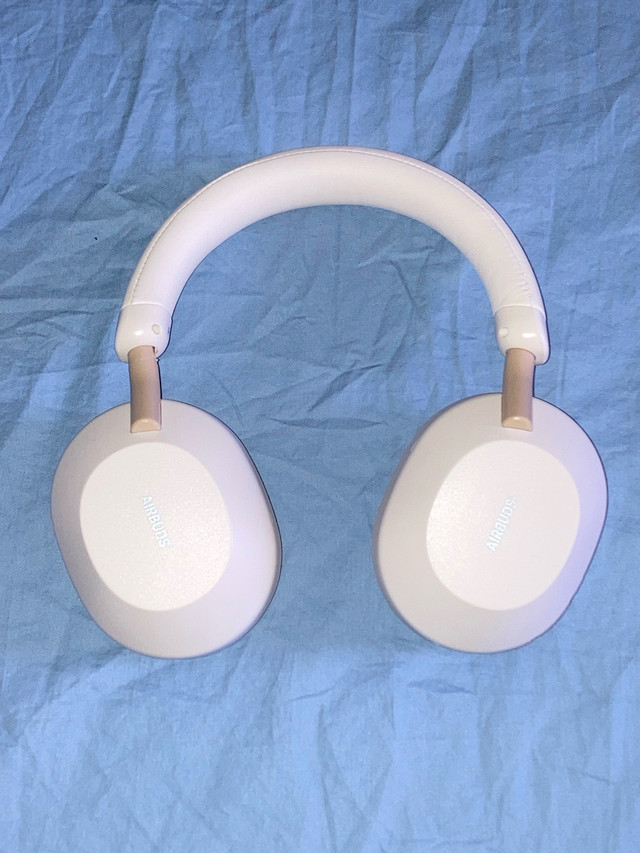 Halo Airbuds Headphones in Headphones in St. Catharines