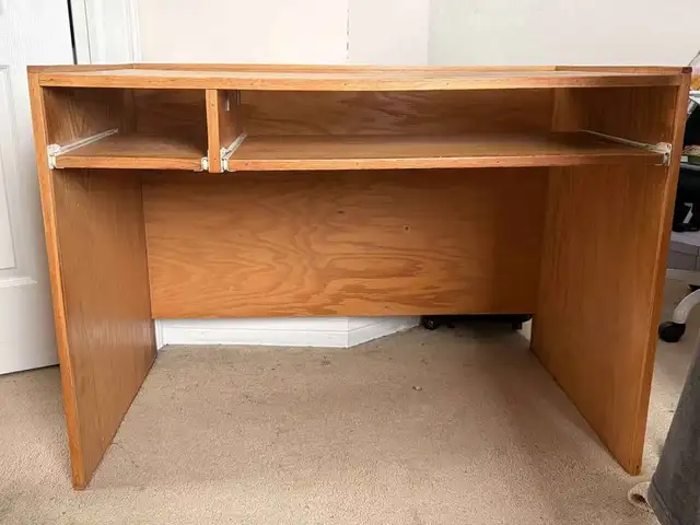 Wooden Desk in Desks in Ottawa - Image 2