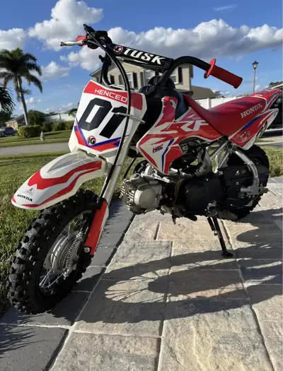 2016 Honda CRF50cc Condition: Perfectly good Title in hand Perfect for the kiddos Exterior: Red Inte...