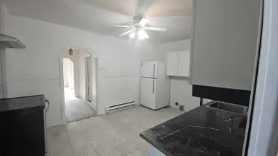 Appartement 2 chambre libre Décembre cuisinière et frigidaire inclus Hydro-Québec non compris balcon...