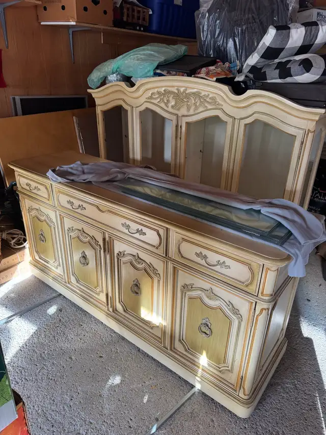 Vintage French Provincial Hutch + Credenza Set – Solid Wood in Hutches & Display Cabinets in Mississauga / Peel Region - Image 2