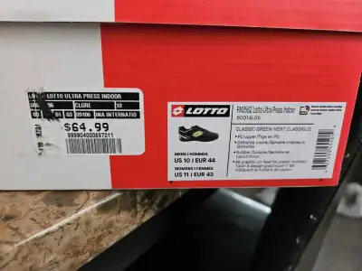 souliers de soccer intérieur a vendre, View more