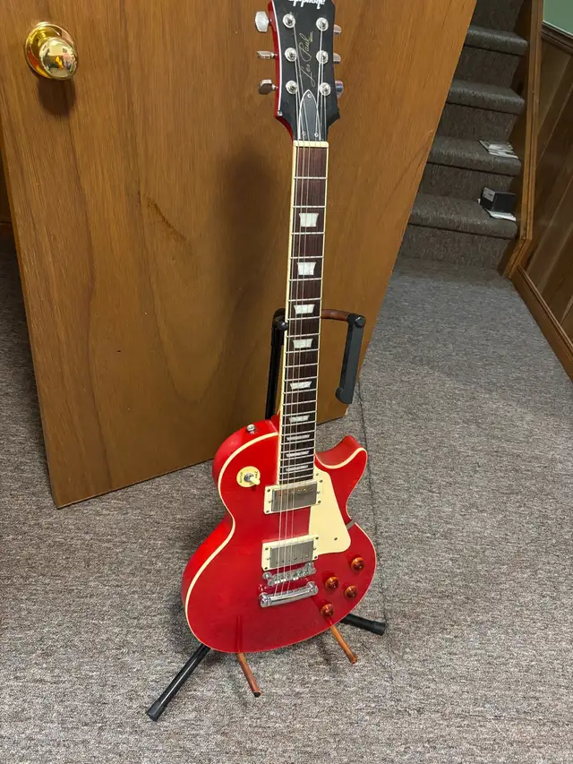 Epiphone Les Paul in Guitars in London - Image 3