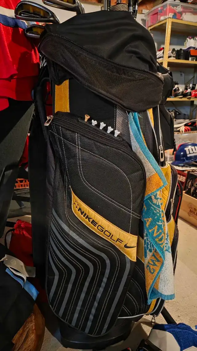 NIKE SQ Irons woods driver and putter with bag  in Golf in Ottawa - Image 6
