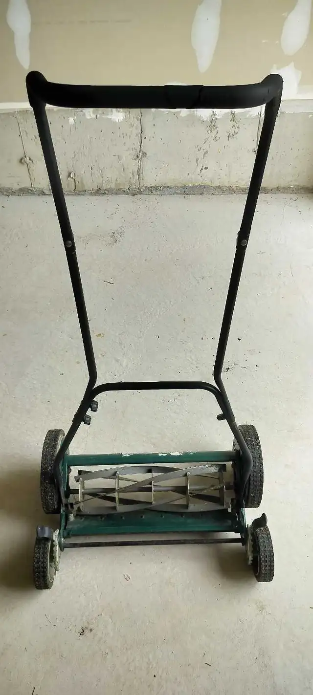 Reel Mower Yardworks in Lawnmowers & Leaf Blowers in Oshawa / Durham Region - Image 2