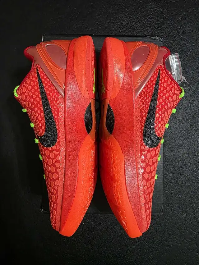 Kobe 6 Reverse Grinch size 8 in Men's Shoes in Mississauga / Peel Region - Image 5