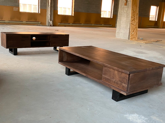 Solid Wood Coffee Table with Drawer dans Tables basses  à Ville de Montréal - Image 2