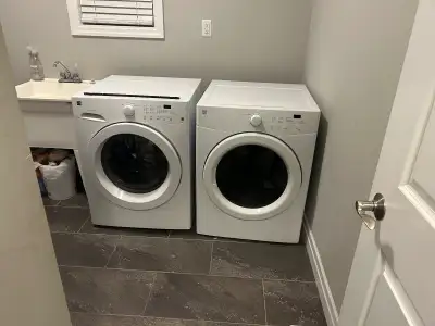Selling a washer and dryer set Kenmower stackable works as it should (electric) 1 30” Frigidaire gal...