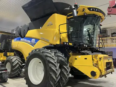 Excellent shape, Shedded every night, Gone through every winter, Intellisense automation, 6 row chop...