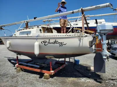 Canadian SailCraft (CS) 22, 1972, "Shoestring". Great pocket cruiser! Easy swing keel. Fixed rudder...