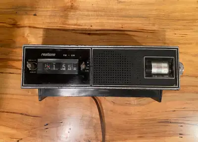 VINTAGE EARLY 60'S REALTONE 3417 AM FM CLOCK RADIO, View more