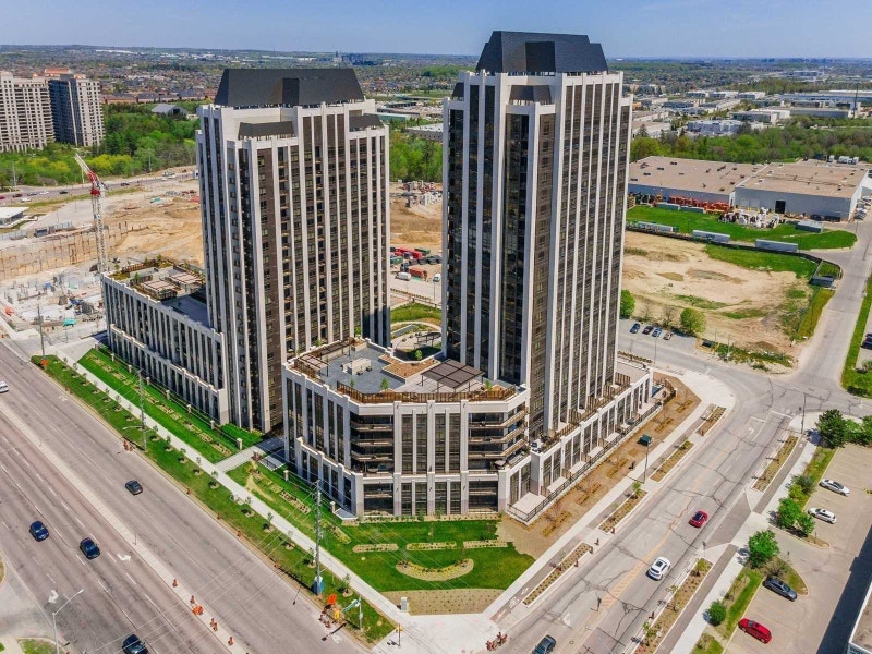 Vaughan 2 bed 2 bath corner apartment for lease never lived in Long