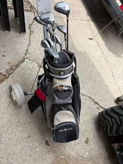 Great shape Men’s right handed clubs Top flight bag Cart Great setup