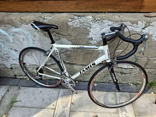 Custom Jamis Ventura Comp in Road in Kingston - Image 2