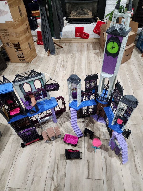 Monster High Doll House Deadluxe High School Playset Castle in Toys & Games in Windsor Region