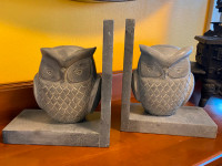 EUC Set of Two Grey Polished Stone Owl Bookends