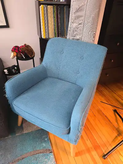 Chaise d'appoint bleu / Blue accent chair, View more