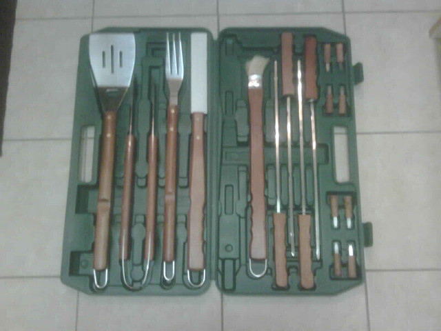 BRAND NEW 18pc Professional Series Barbeque Utensil Set in BBQs & Outdoor Cooking in Markham / York Region