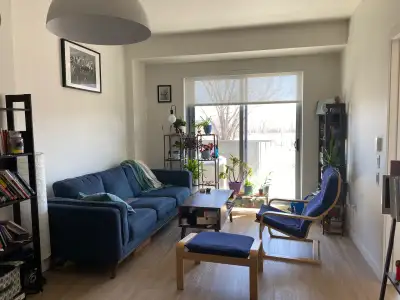 Cession de bail pour un 3 1/2 à 5 min de marche du métro Frontenac et 20 min du centre-ville. Condo...