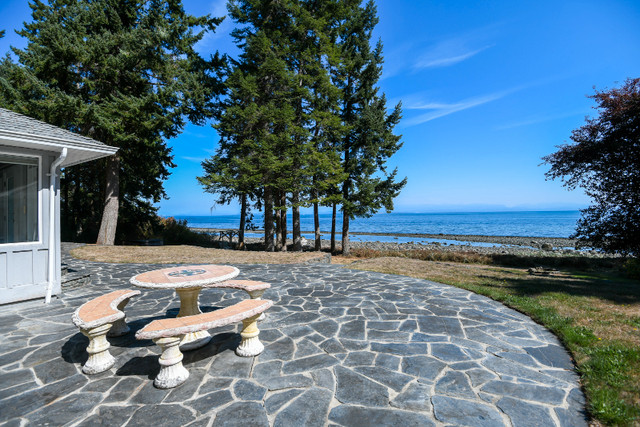 Waterfront Acreage with spacious Rancher and triple garage in Houses for Sale in Comox / Courtenay / Cumberland - Image 2