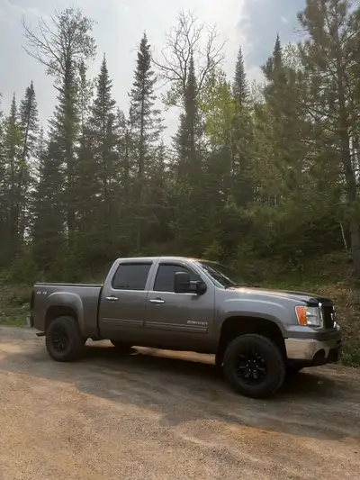 2012 GMC Sierra crew cab 4.8L V8 192000kms LED lighting- fog lights, low + high beams 24” LED light...