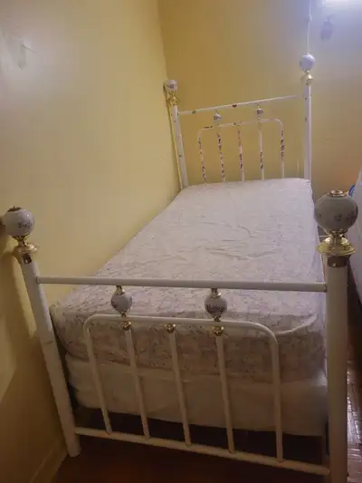 Lit simple avec matelas, sommier et literies, View more