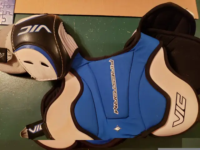 Plastron de hockey Vic Firestorm NSX 7.0 junior in Hockey in Longueuil / South Shore - Image 4