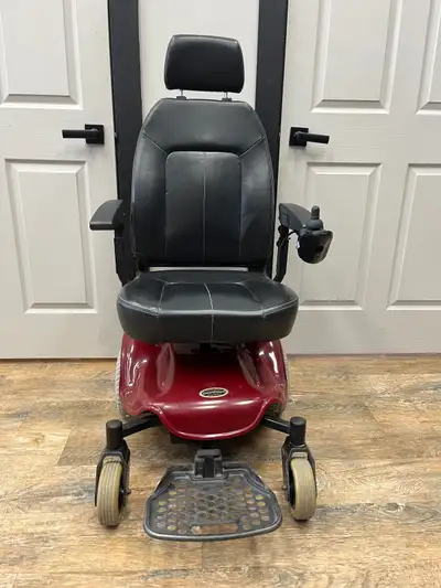 (Used) Streamer Sport The Streamer Sport is a mid-size power wheelchair. It features a 300 lb. weigh...