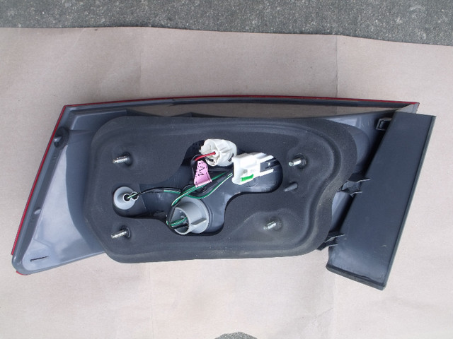 Hyundai Sonata 2006-2008 Rear LH (driver) Taillight in Auto Body Parts in Chatham-Kent - Image 3