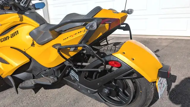 2013 Can-Am Spyder ST-S - SE-5 (Reduced) in Street, Cruisers & Choppers in Edmonton - Image 7