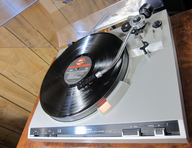 TECHNICS SL-220 TURNTABLE 1978 ADC QLM 34 MK III CARTRIDGE in Stereo Systems & Home Theatre in Ottawa - Image 4