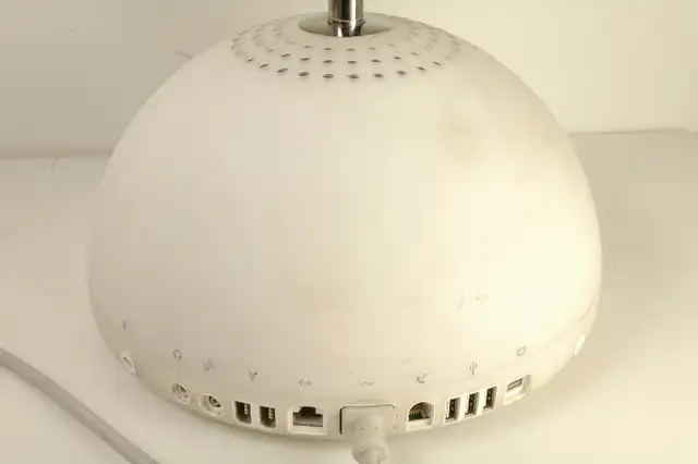 Apple iMac M6498 15” 700Mhz Mac Power PC G4 640 MB RAM 40GB in Desktop Computers in City of Toronto - Image 9