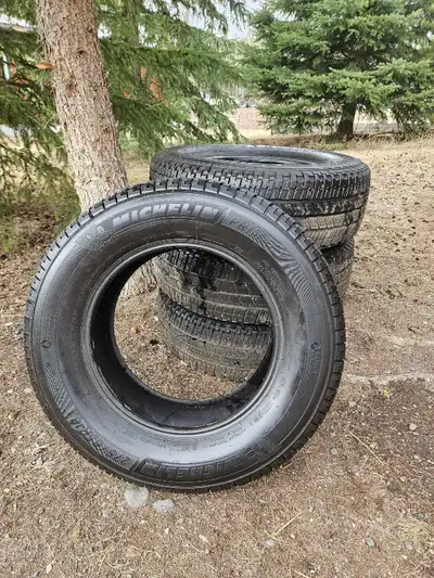 Michelin Primacy XC - 275/65R18 All-terrain M+S Like new- only driven with them on for a month. Got...