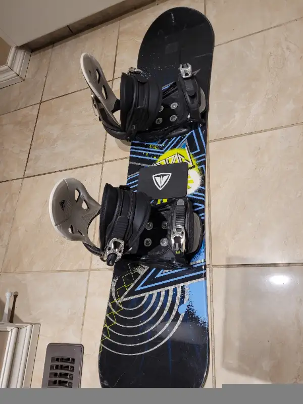 Morrow  snowboard 105 cm with Firefly  bindings in Snowboard in Calgary - Image 6