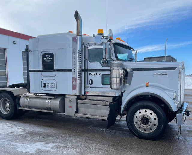 2020 W900B in Heavy Trucks in Saskatoon - Image 3