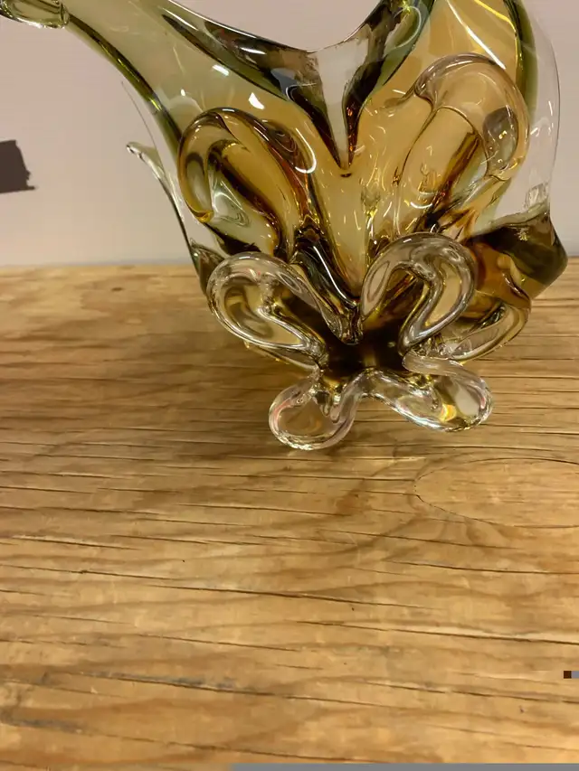 1950's Art Glass Swan Sculpture ~ Hand Made Free Form ~ Chalet in Arts & Collectibles in City of Montréal - Image 6