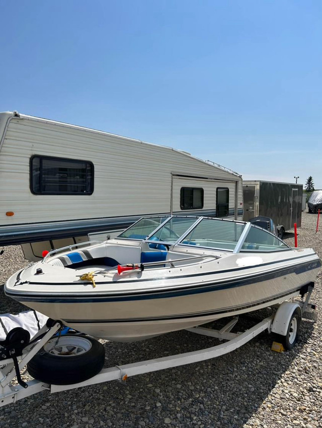 1990 Sea Ray 160 Bowrider in Powerboats & Motorboats in Red Deer - Image 2