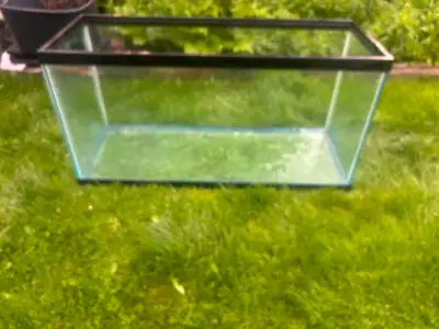 90 gallon showroom condition aquarium for sale in Brampton measure 48”x18”x24” selling as is aquariu...