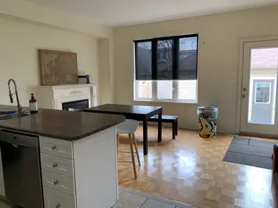 1 BR in a 5 BR house, 4 graduate students live in the house. Looking for mature student or graduate,...