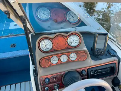 Bateau crestliner super harwd 1700 1998 moteur 90hp injection direct , inclus un trailer , roue de s...
