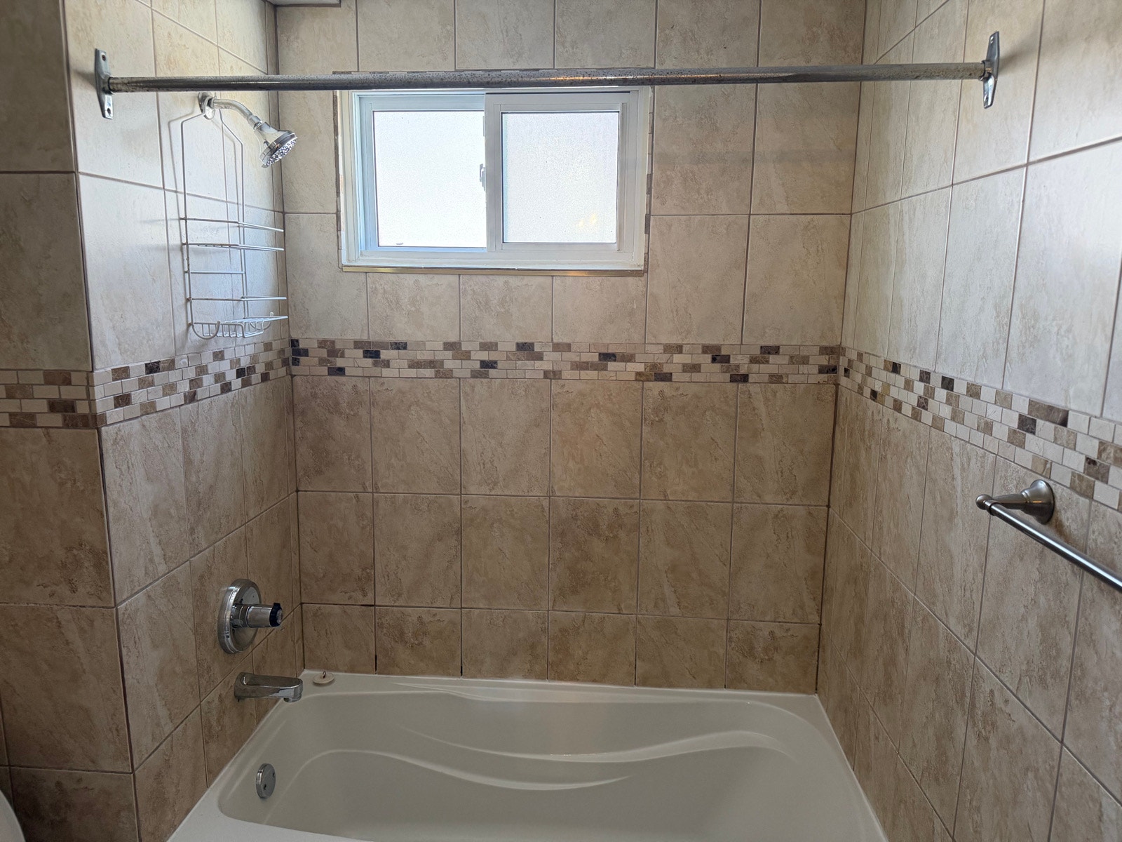 51/2 chauffage inclus RDC duplex — photo 1