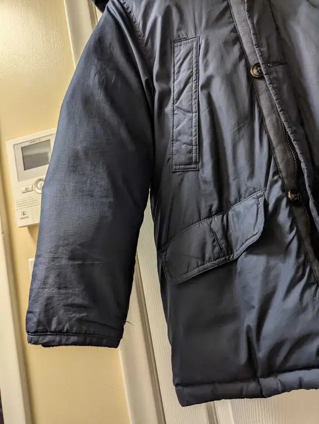 Gap down winter jacket for kids unisex size Large in Kids & Youth in City of Toronto - Image 4
