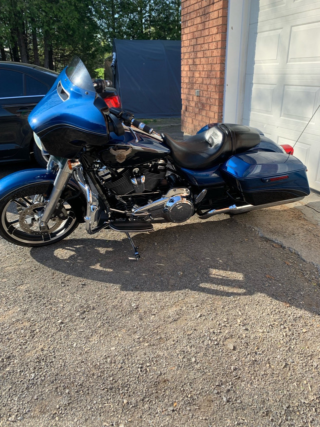 2018 street glide  in Touring in Ottawa - Image 2