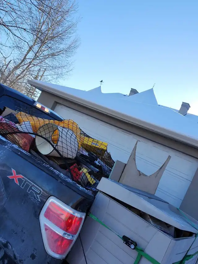 Junk & Garbage Removal Text or Call 587-719-8449 